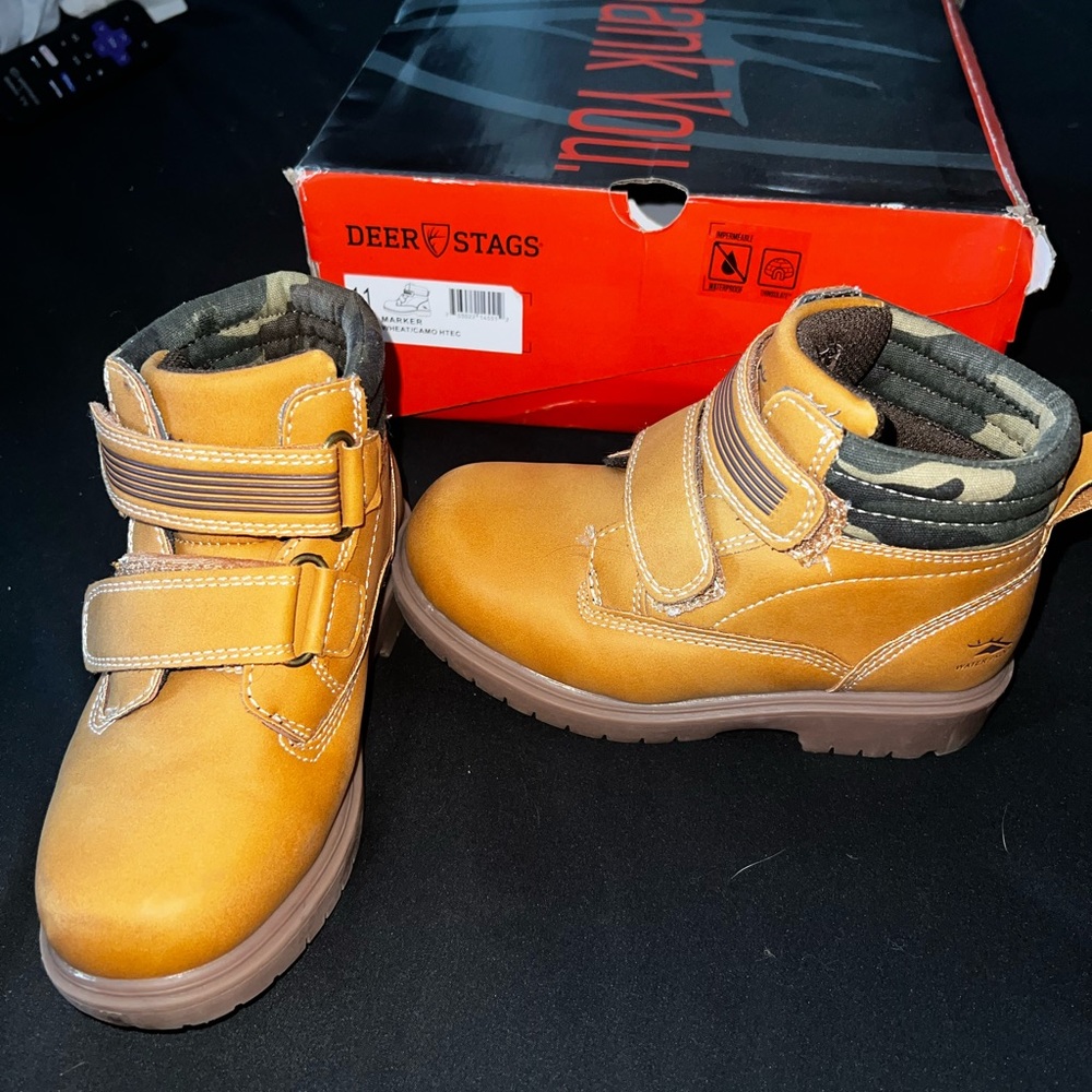 Deer Stags toddler waterproof khaki/camo boots size 11